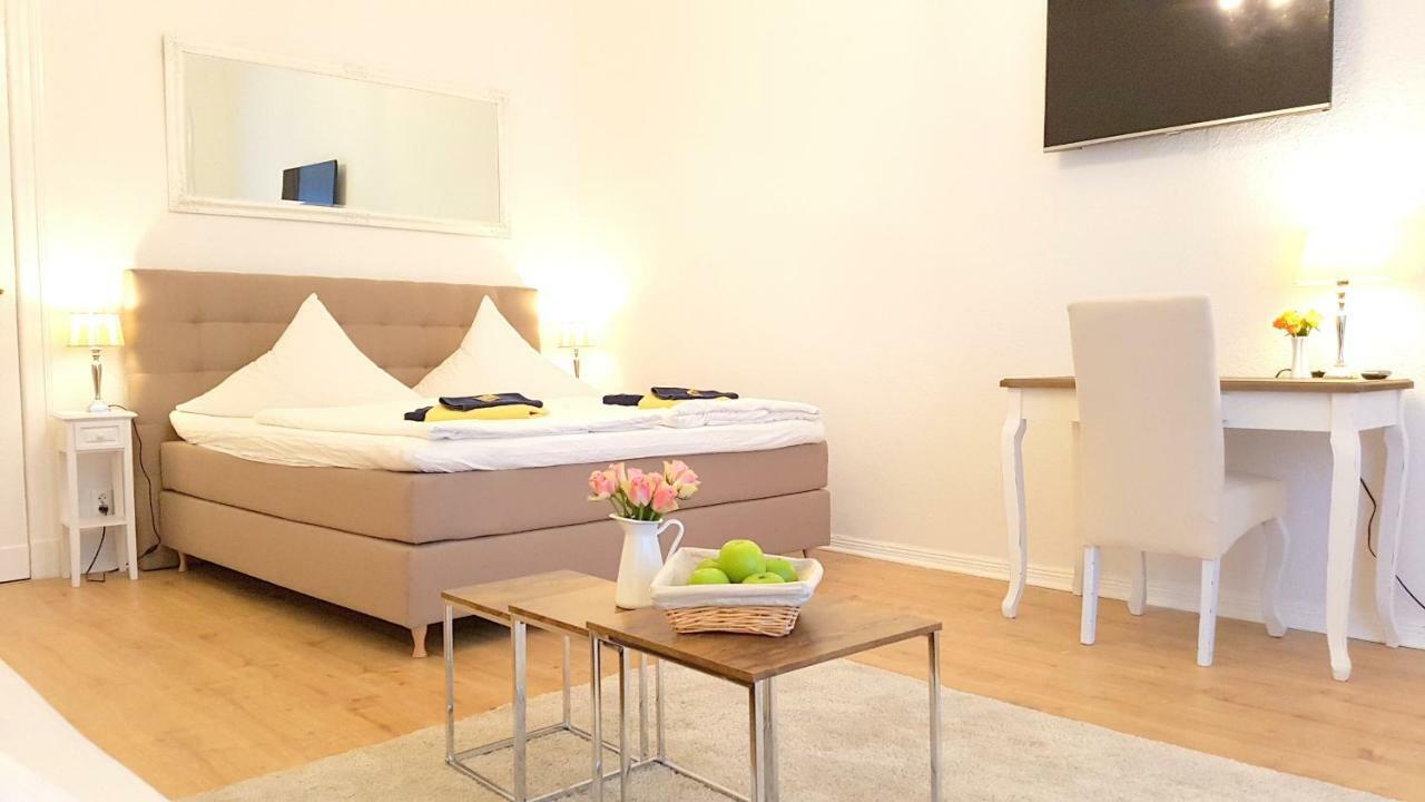 Kvh By Rockchair Apartments L Superhost Status L Boxspringbett Am Schloss Charlottenburg Welcomes You! Berlin Bagian luar foto