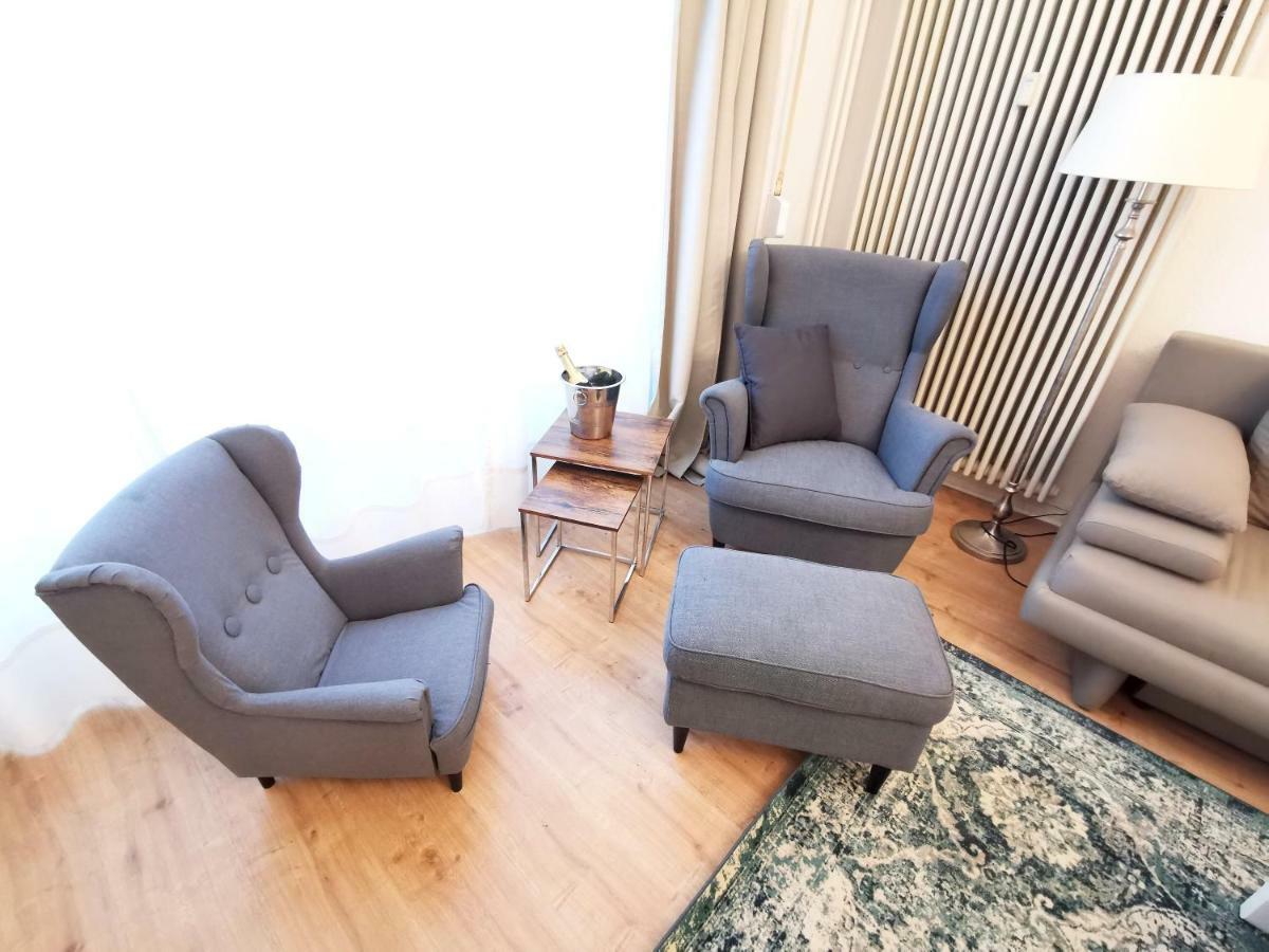 Kvh By Rockchair Apartments L Superhost Status L Boxspringbett Am Schloss Charlottenburg Welcomes You! Berlin Bagian luar foto