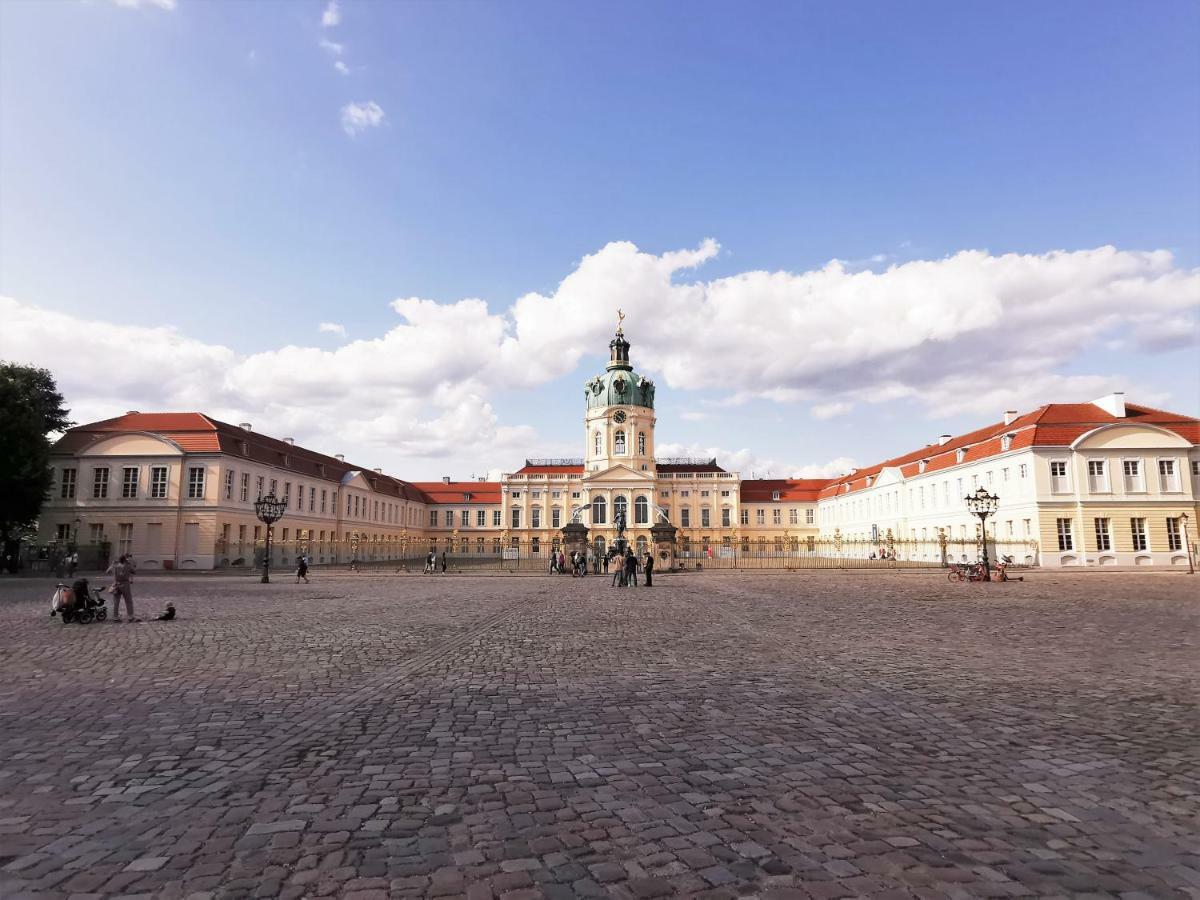 Kvh By Rockchair Apartments L Superhost Status L Boxspringbett Am Schloss Charlottenburg Welcomes You! Berlin Bagian luar foto