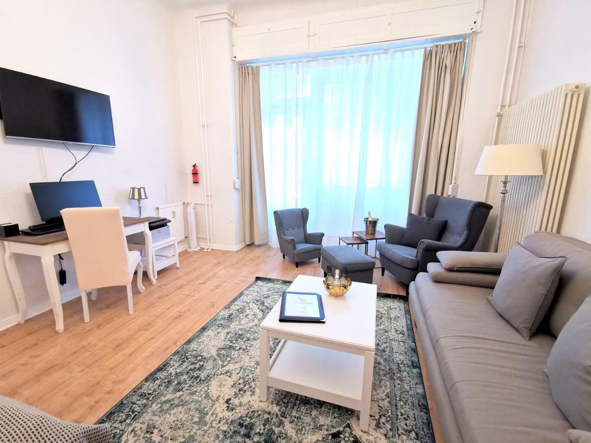 Kvh By Rockchair Apartments L Superhost Status L Boxspringbett Am Schloss Charlottenburg Welcomes You! Berlin Bagian luar foto