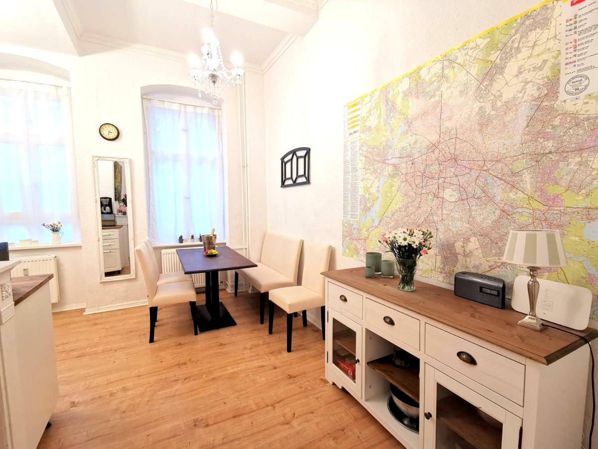 Kvh By Rockchair Apartments L Superhost Status L Boxspringbett Am Schloss Charlottenburg Welcomes You! Berlin Bagian luar foto
